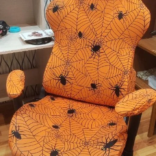 Игровое кресло с чехлом
