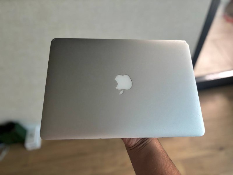 AirPods Pro 2, MacBook Air 2017, iPad 6 поколения 6