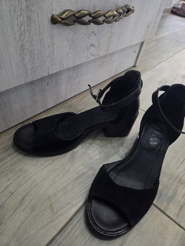 Женская обувь, черные и зеленые туфли, коричневые шлепанцы 2