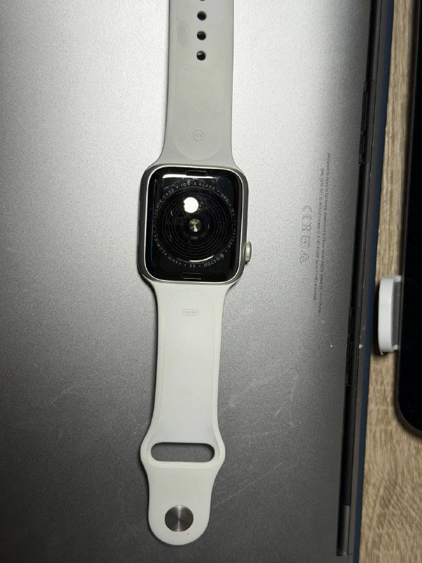 Airpods Pro 1-го поколения, Airpods Pro 2-го поколения, Apple Watch SE 2-го поколения 7