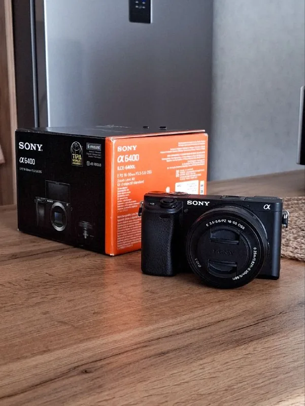 Sony Alpha a6400 с китовым объективом 1
