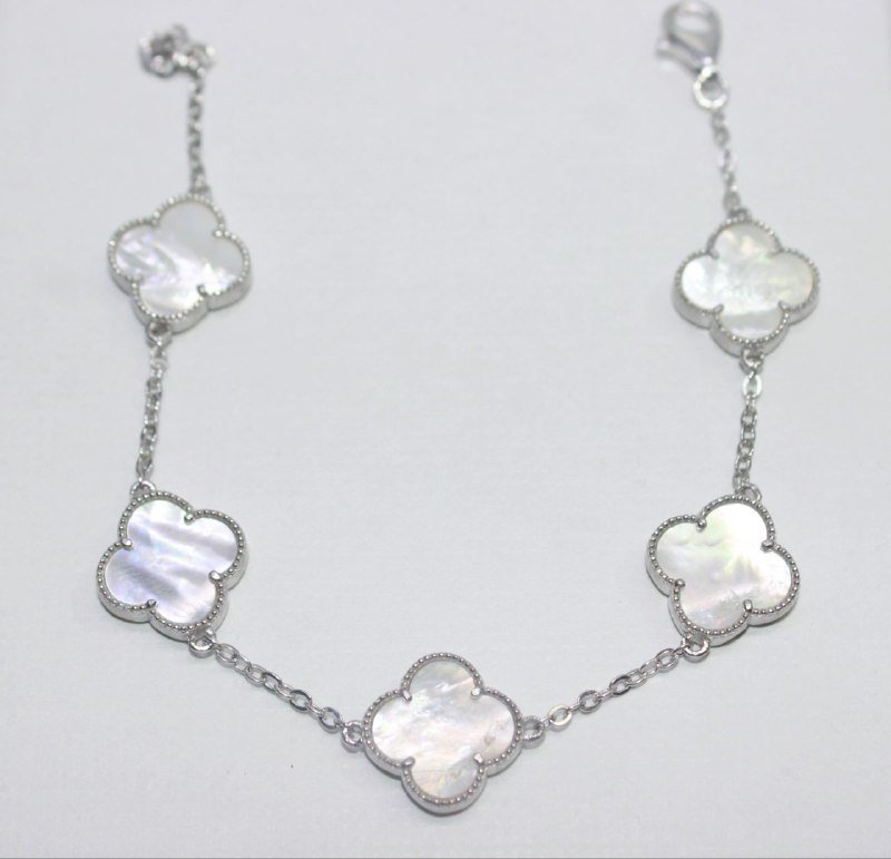 Серебряные браслеты Van Cleef с клевером разных цветов и размеров 3