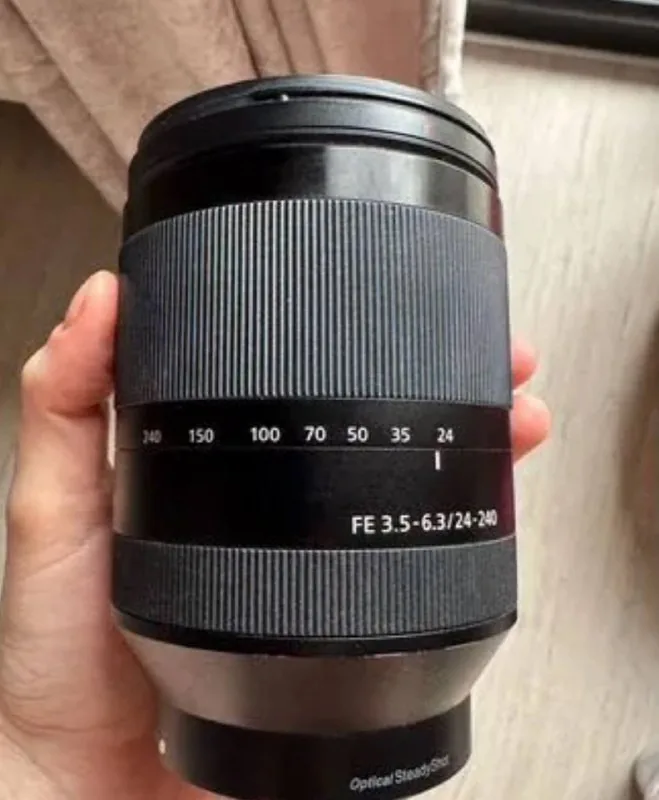 Объектив Sony FE 24-240mm 1