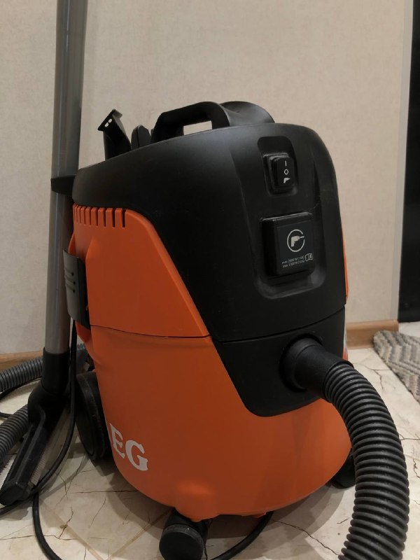 Строительный пылесос AEG 1