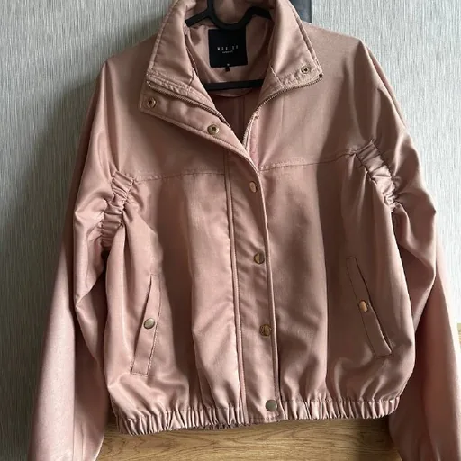 Women’s windbreaker