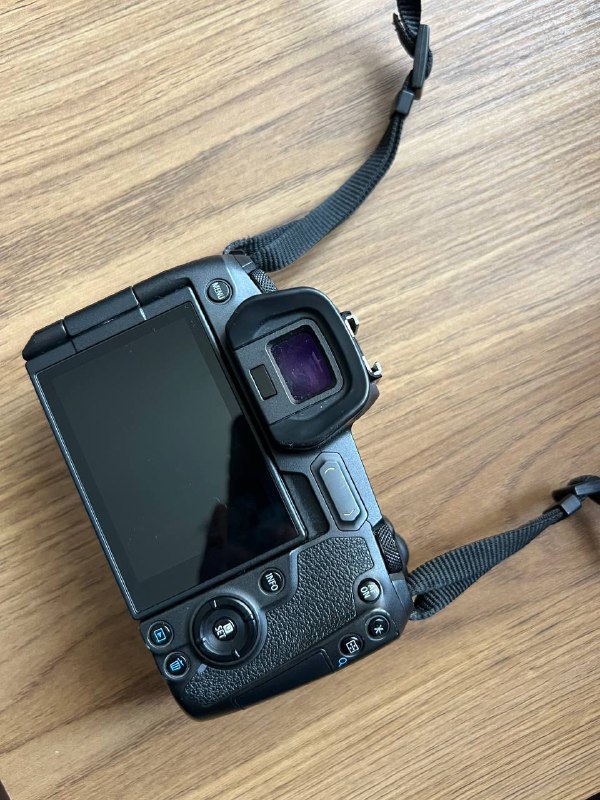 Камера Canon EOS R