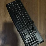 ტრეკინგის ჯოხები, წიგნები, სკეიტბორდი, Logitech-ის კლავიატურა 9