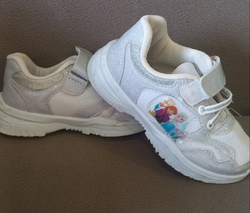 Детские кроссовки размер 28