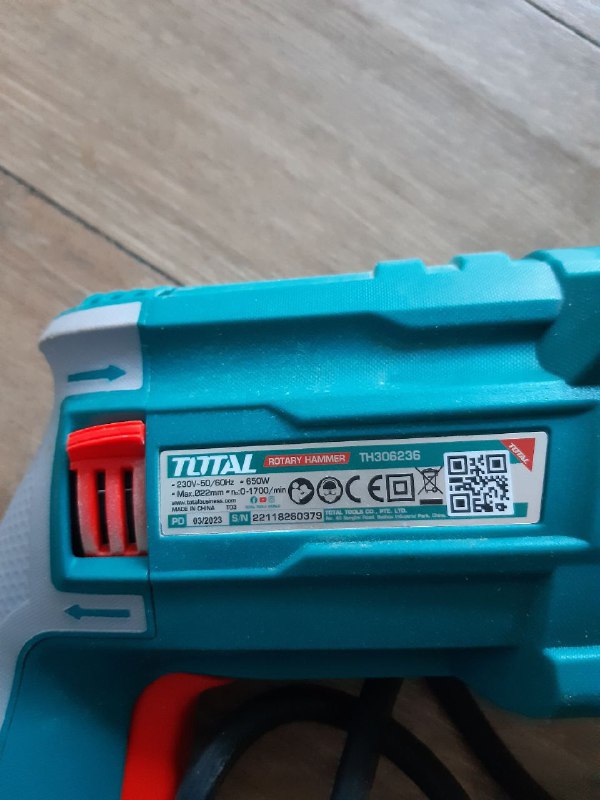 Перфоратор Total с тремя бурами и запасными щетками 2