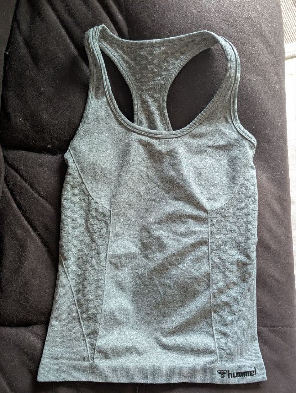 Короткая рубашка Zara, кофта Uniqlo, свитер Artka, майки спортивные и рубчик, платье Uniqlo, серая кофта Uniqlo 4
