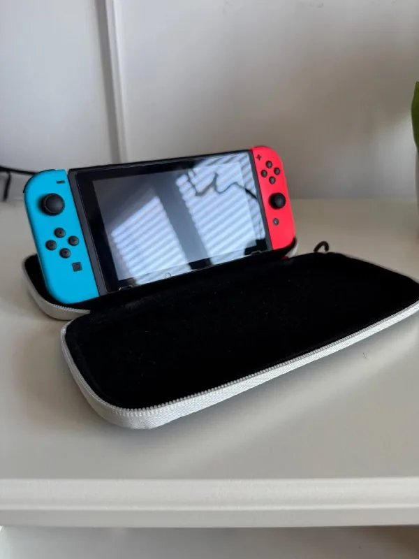 Nintendo Switch V1, games, joystick, case, cartridge box 1