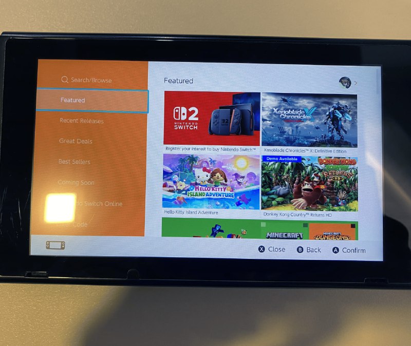 Nintendo Switch с аксессуарами и играми 2