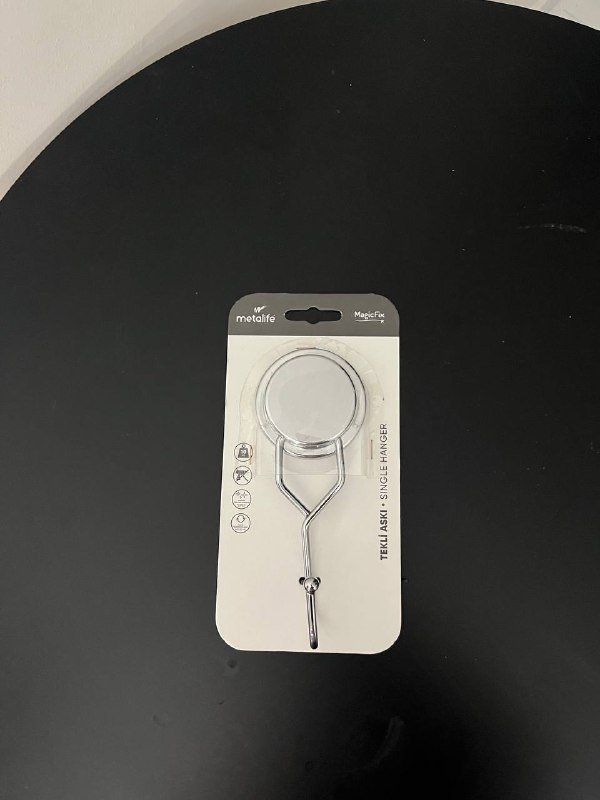 Лампы, пушистые подушки, крючок, корона, бижутерия 6