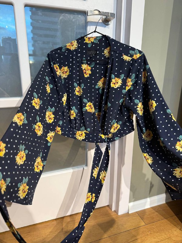 Тёплая рубашка оверсайз, блуза TOPSHOP, белая блуза с джинсовой вставкой, джинсовка TOPSHOP, голубое платье H&M, гавайка H&M, костюм штаны и пиджак, красное платье, платье ZARA, белая блуза H&M 2