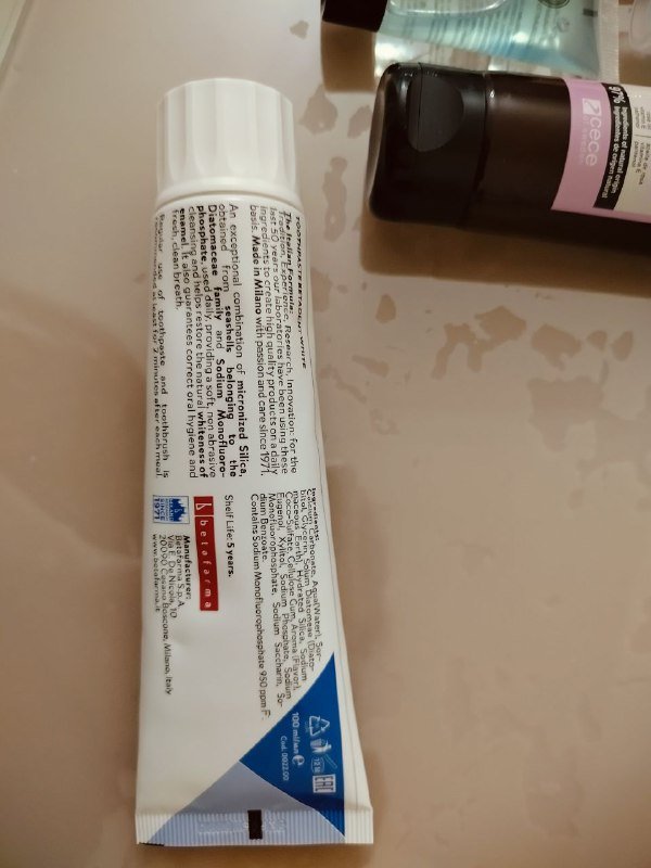 Зубная паста Betadent, крем для рук, шампуни 2