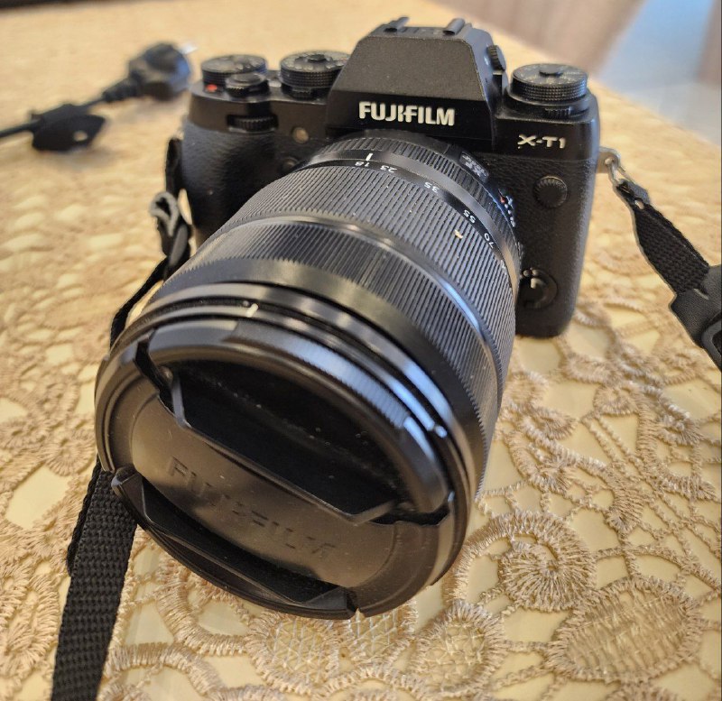 Фотоаппарат Fujifilm X-T1 с двумя линзами