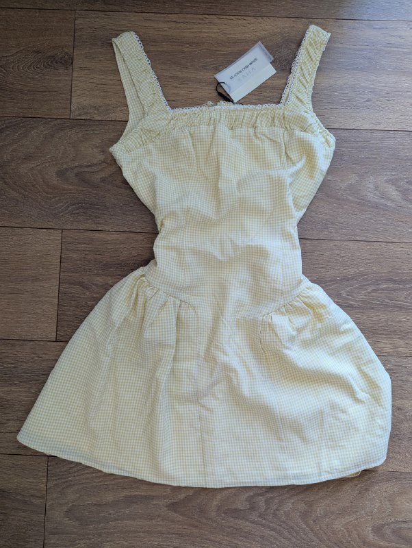 Легкие летние шорты Weekend Collection, майка Free People, летнее платье Kaiia 9