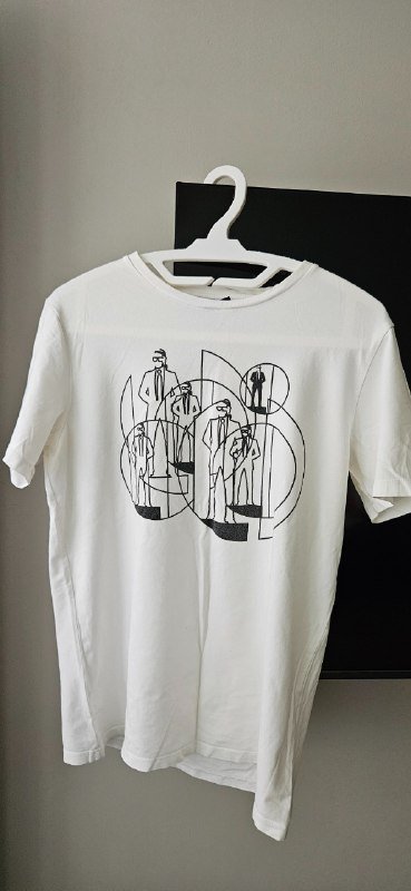 Пакет женской одежды размера S и бейсболка 2