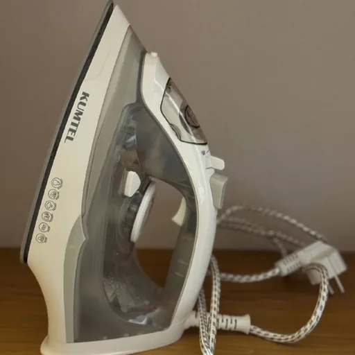 Утюг Kumtel