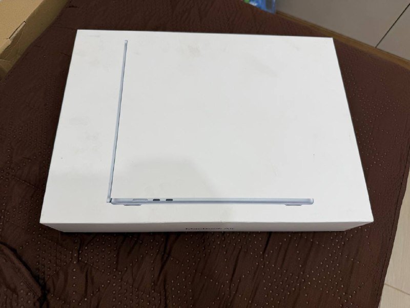 Коробка от MacBook Air 15"