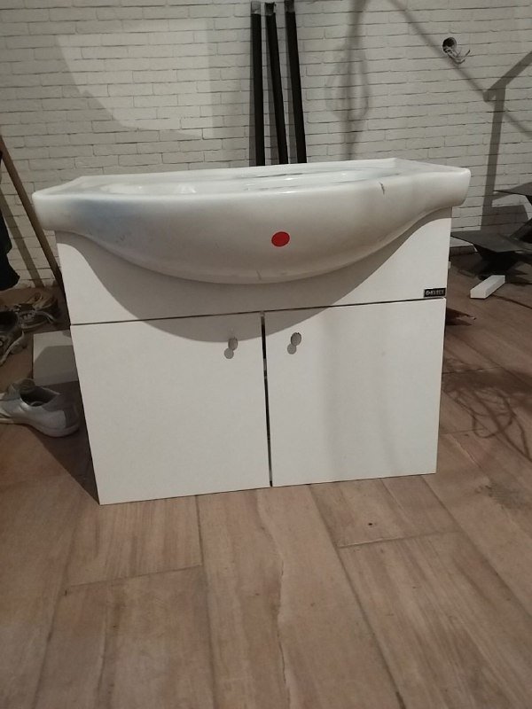 Подвесная раковина и зеркало со шкафом комплект