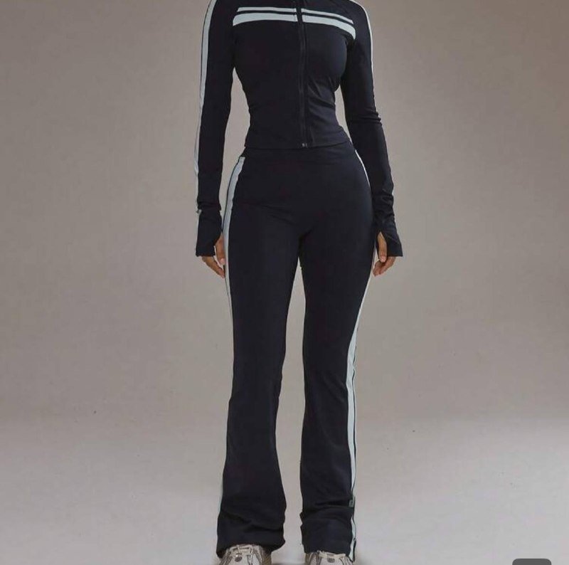 Женский спортивный костюм