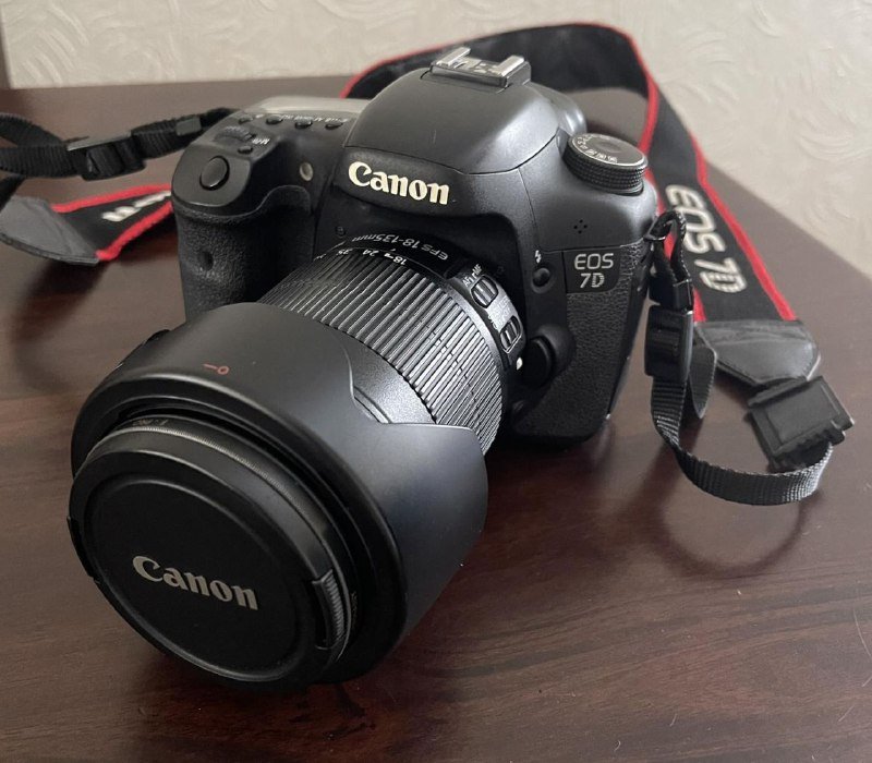 Цифровая зеркальная фотокамера Canon EOS 7D с объективом 4