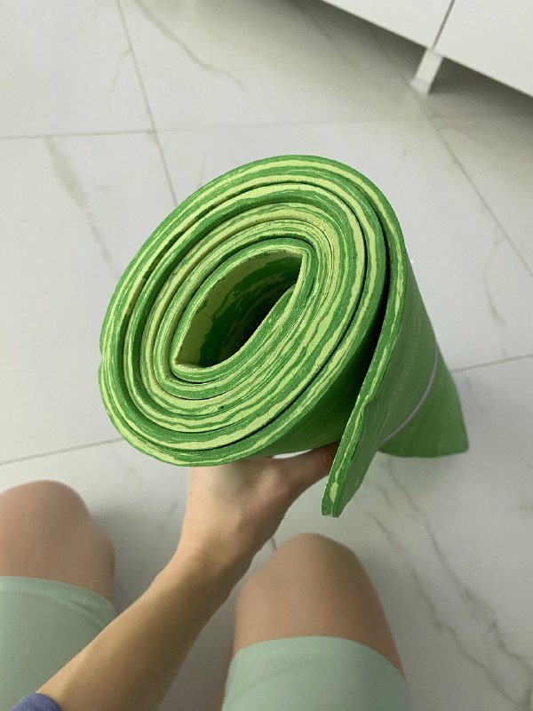 Штанга для одежды, зеркало напольное, коврик для йоги, фен 3