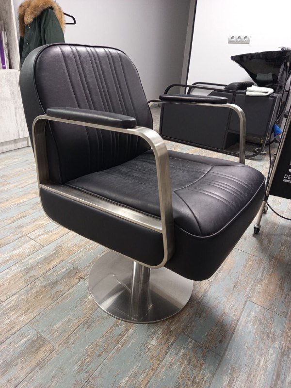 Мойка, кресло, зеркало с тумбой, зеркало, стеллаж, шкаф, кресла со столиком