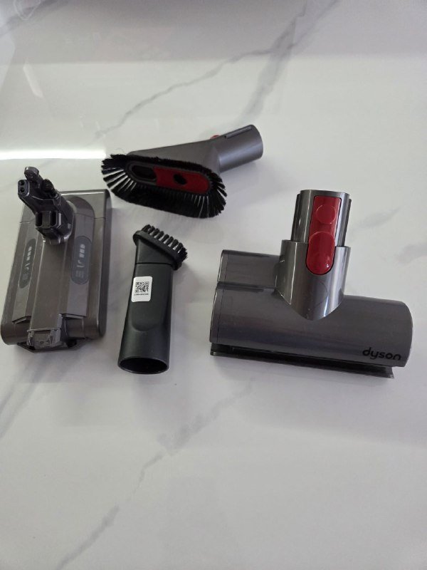 Насадки и батарея Dyson V8