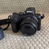 Nikon Z5 с объективом Nikkor 28mm f2.8, MacBook Pro Retina 13″ 1