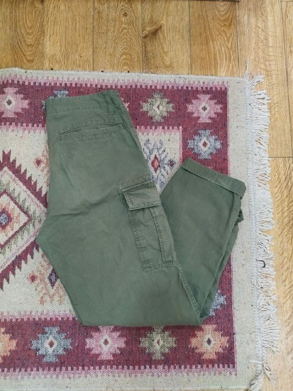 Джинсы SHU, Штаны UNIQLO карго, Шорты H and M, Рубашка вельветовая, Кепки, Книги 2