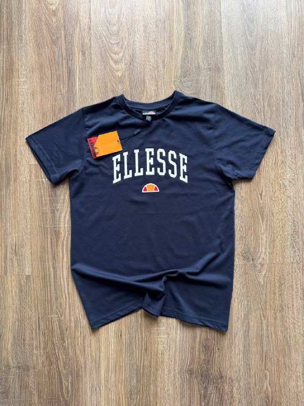 Футболка Ellesse, Штаны The North Face, Мессенджер Kipling, Футболка Adidas, Кроссовки Nike Air Jordan 1 Low, Худи Nike, Футболка Nicki Minaj, Штаны Dickies, Мессенджер Eastpak