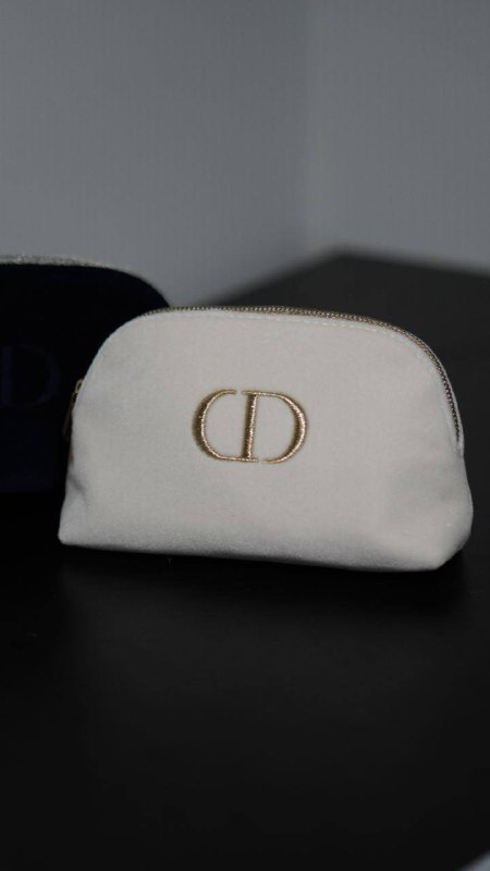 Чемодан pierre cardin, косметички Dior 3