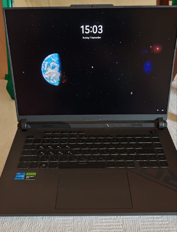 Игровой ноутбук ASUS ROG STRIX с мышью и сумкой