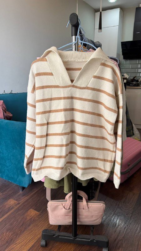 Свитер с воротом