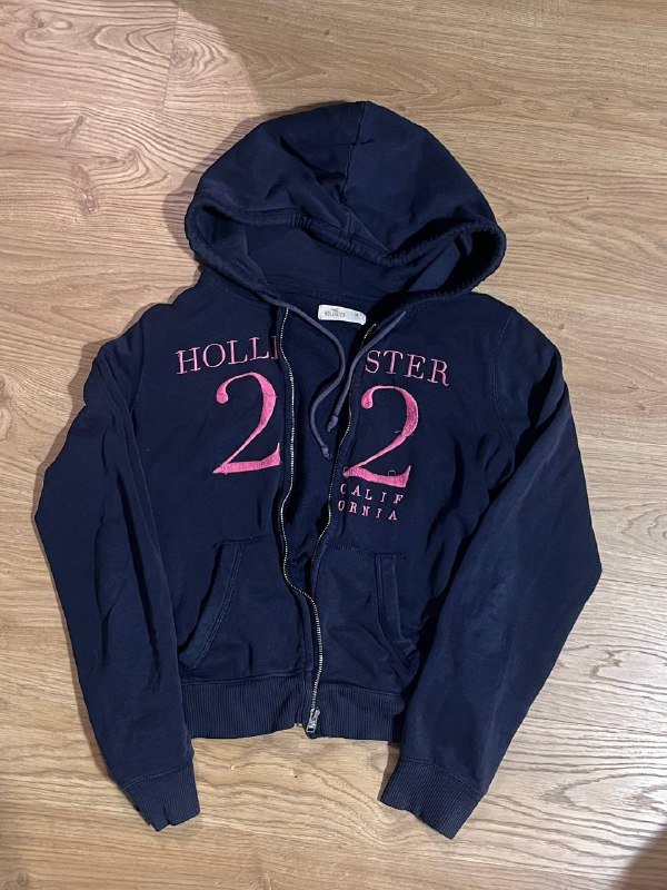 зипка Hollister, свитер винтажный, оверсайз куртка, свитер с открытой спиной, топ Thrasher, штаны Victoria’s Secret, джинсы Miss Sixty, винтажные джинсы, топ Morgan