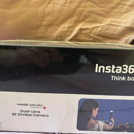 Insta360 Luna Ultra Fill Light Bundle