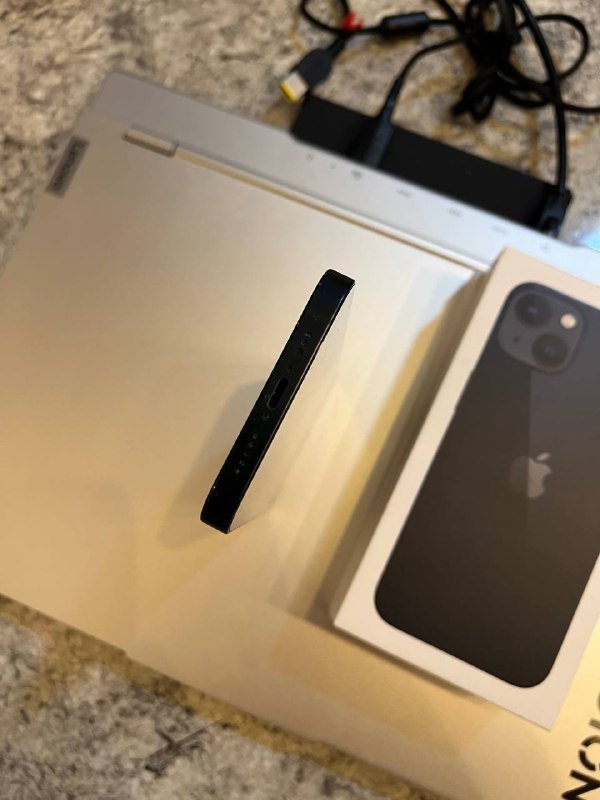 iPhone 13 128GB Midnight Blue с аксессуарами 3