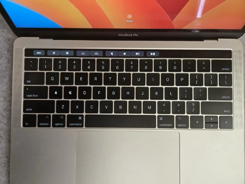 MacBook Pro 13.3 Retina i5 Touchbar 1