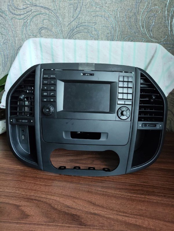 Магнитофон с пластиком на Mercedes Benz Vito