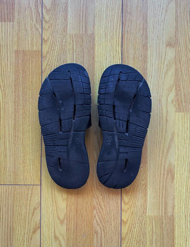 Vetements x Reebok slides 4