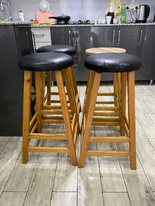 Табуретки, диван, кровать с матрасом