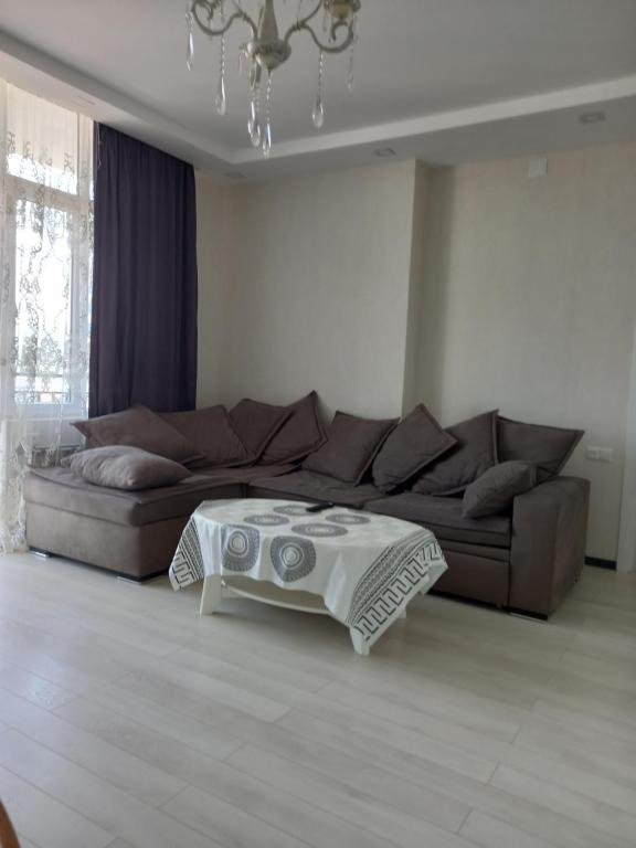 Сдается 2-комн квартира с техникой на 6 месяцев и год