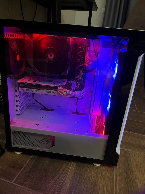 ПК с монитором Lenovo и комплектующими, микрофон HyperX, клавиатура MSI 7