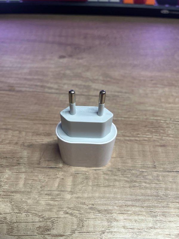 Блоки питания Apple 20W, кошелек Puma, чехол iPhone 13 2