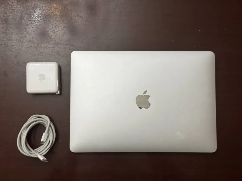 MacBook Pro 13 2020 1