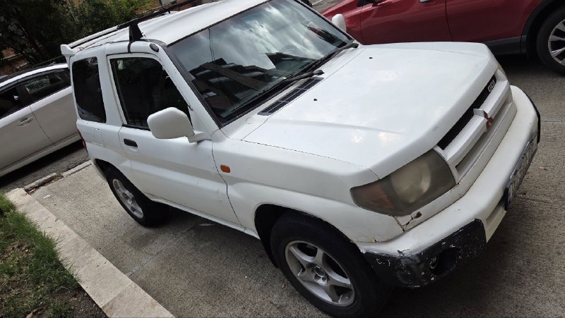 Mitsubishi Pajero iO 1998 полноприводный автомобиль