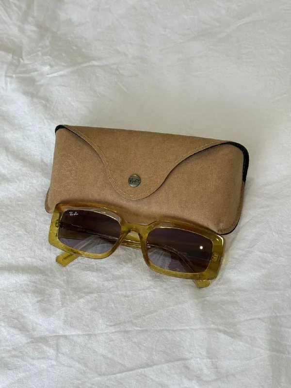 Наушники Marshall, iPhone 14 Pro 256, очки RayBan 3