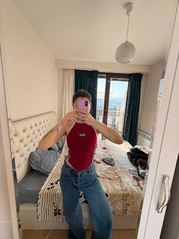 Бежевый тренч с эко-кожи, свитер Brave, белое худи, черные брюки, бордовый топ, майка на бретелях 9